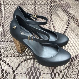 Melissa rubberized black shoes